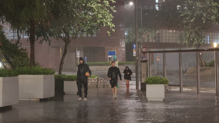 天文臺發出黑色暴雨警告信號