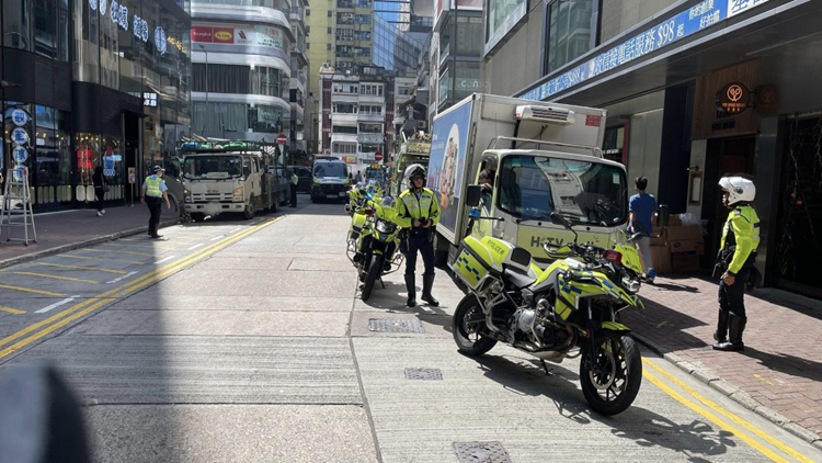 警方港島打擊貨車(chē)違例 發(fā)686張定額罰款單