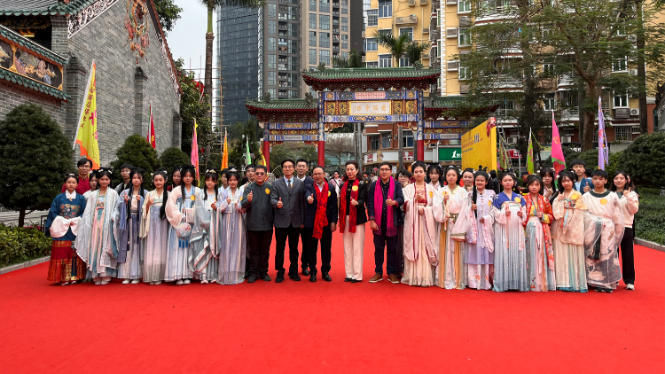 香港青少年著漢服遊福田 體驗(yàn)不一樣的元宵