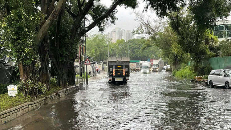 天文臺：未來一兩小時大驟雨及強烈狂風雷暴