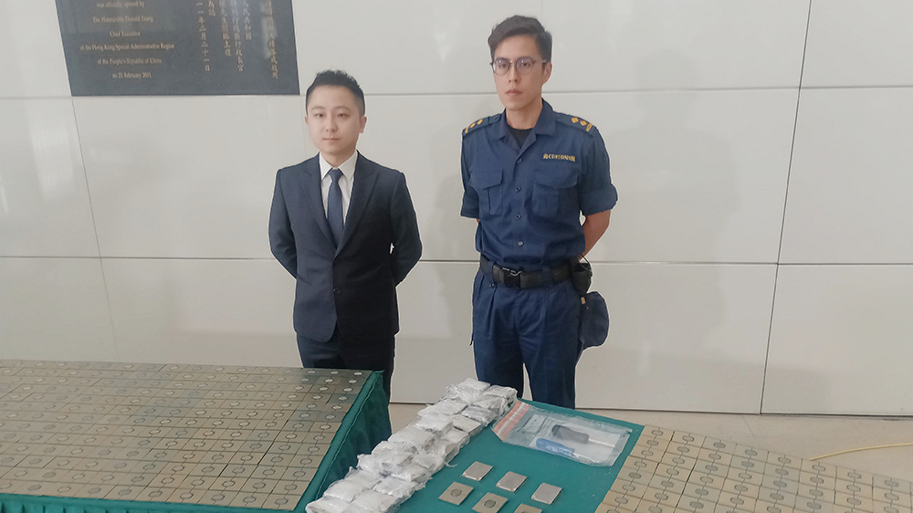 深圳灣私家車(chē)走私男被捕 海關(guān)檢獲1200萬(wàn)元中央處理器