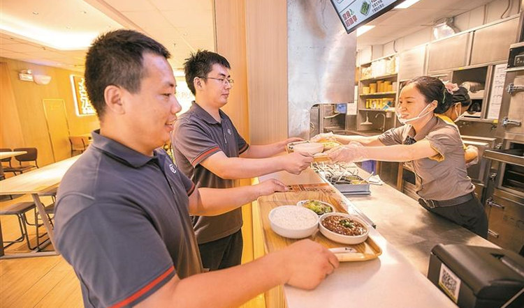 深圳羅湖向新就業群體贈暖「新」套餐