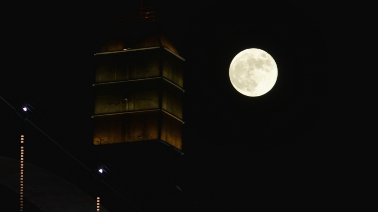 今夜深圳月升時刻為17時58分 可見土星合月相伴