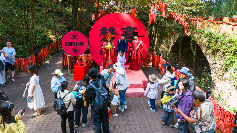 服務(wù)「滿格」客流「滿園」  皖休寧齊雲(yún)山場景新增勢勁