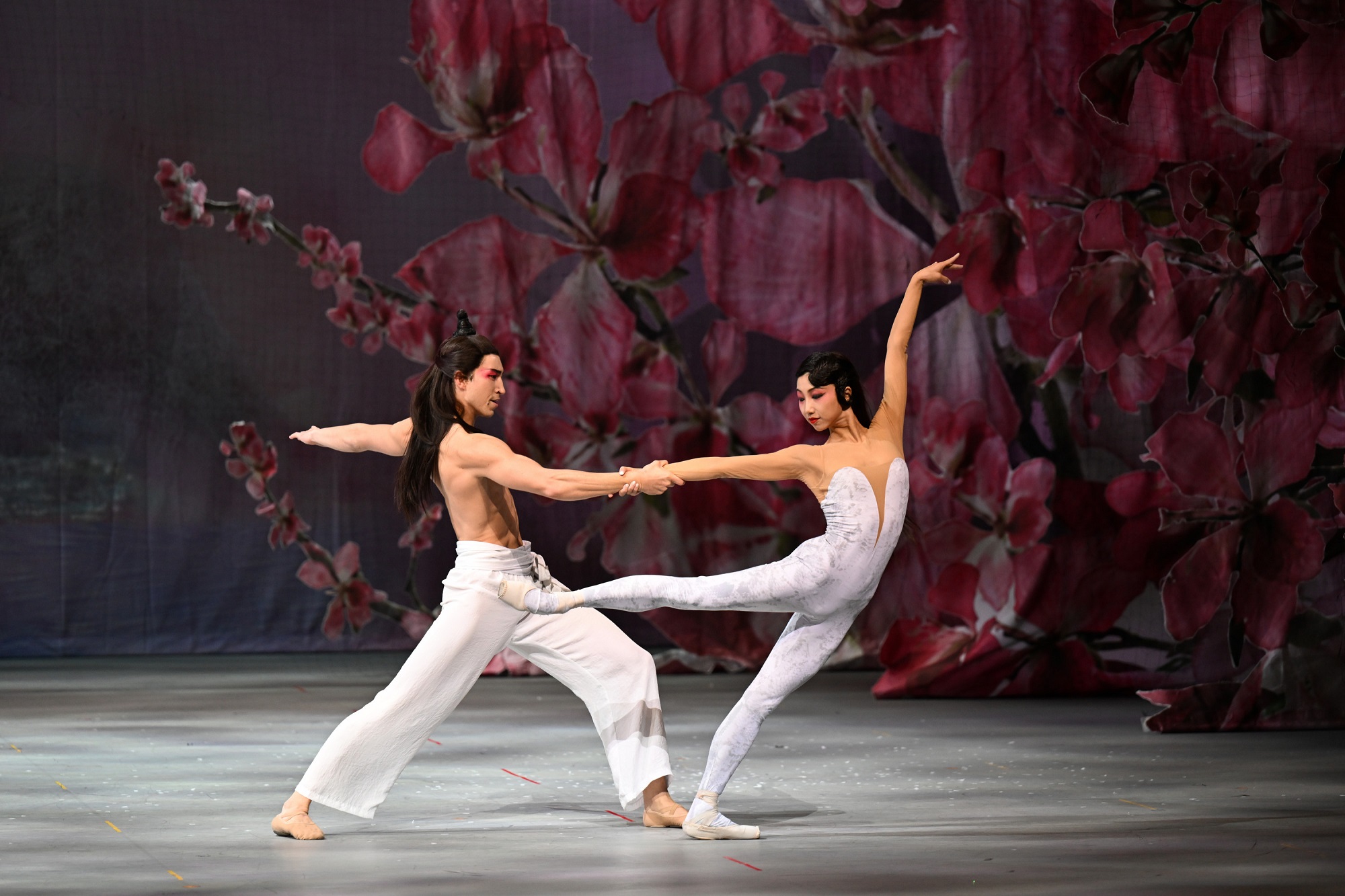 12_The Nutcracker_Dancers(from left)_Alexander Yap, Gao Ge_Honorary Photographer Tony Luk.JPG