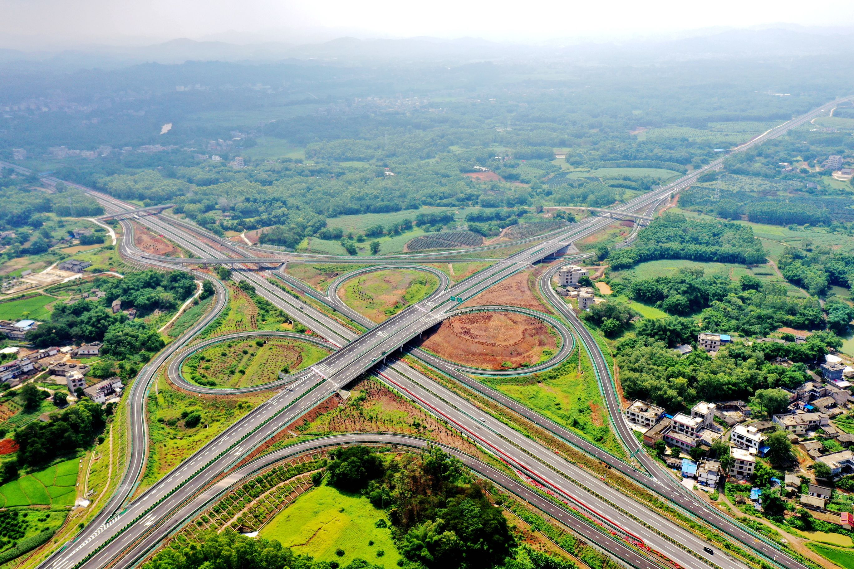 3.玉林至湛江高速公路馬坡樞紐（廣西壯族自治區交通運輸廳供圖）.jpg