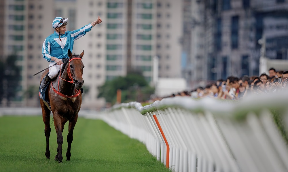 HKJC_Romantic Warrior wins the FWD QEII Cup at Sha Tin Racecourse_28 April, 2024_?Alex Evers, Hong Kong Jockey Club.jpg